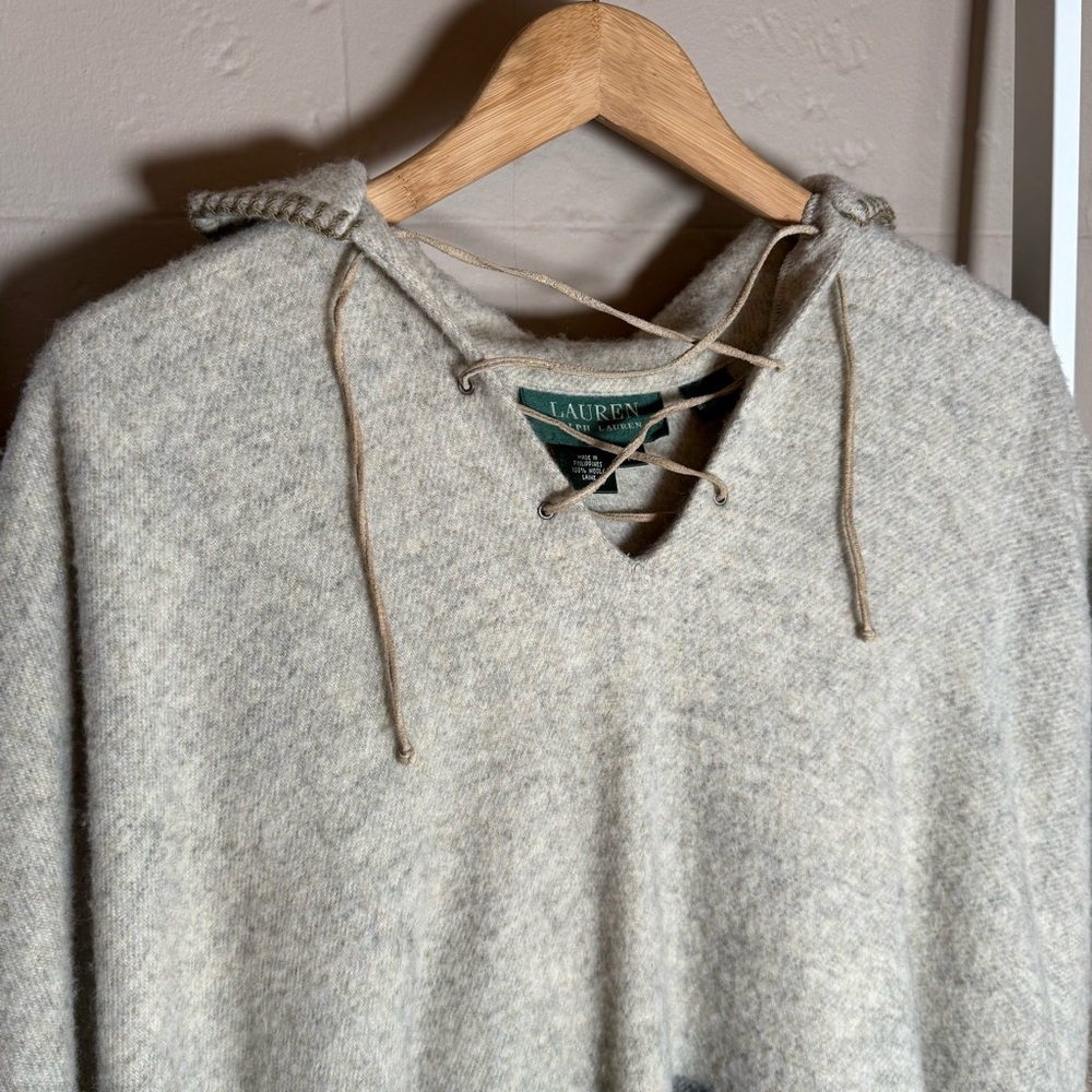 Lauren Ralph Lauren Stunning 100% Wool Pancho Shaw Size Medium - Picture 2 of 5